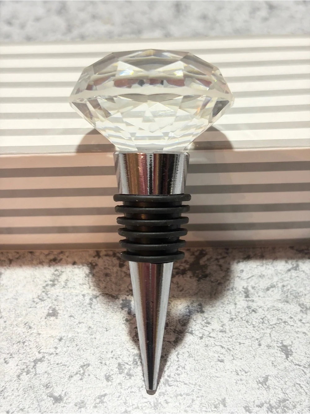 Diamond-Style Top Wine Stopper-Elegant Crystal-Look Decorative Bottle Sealer NIB